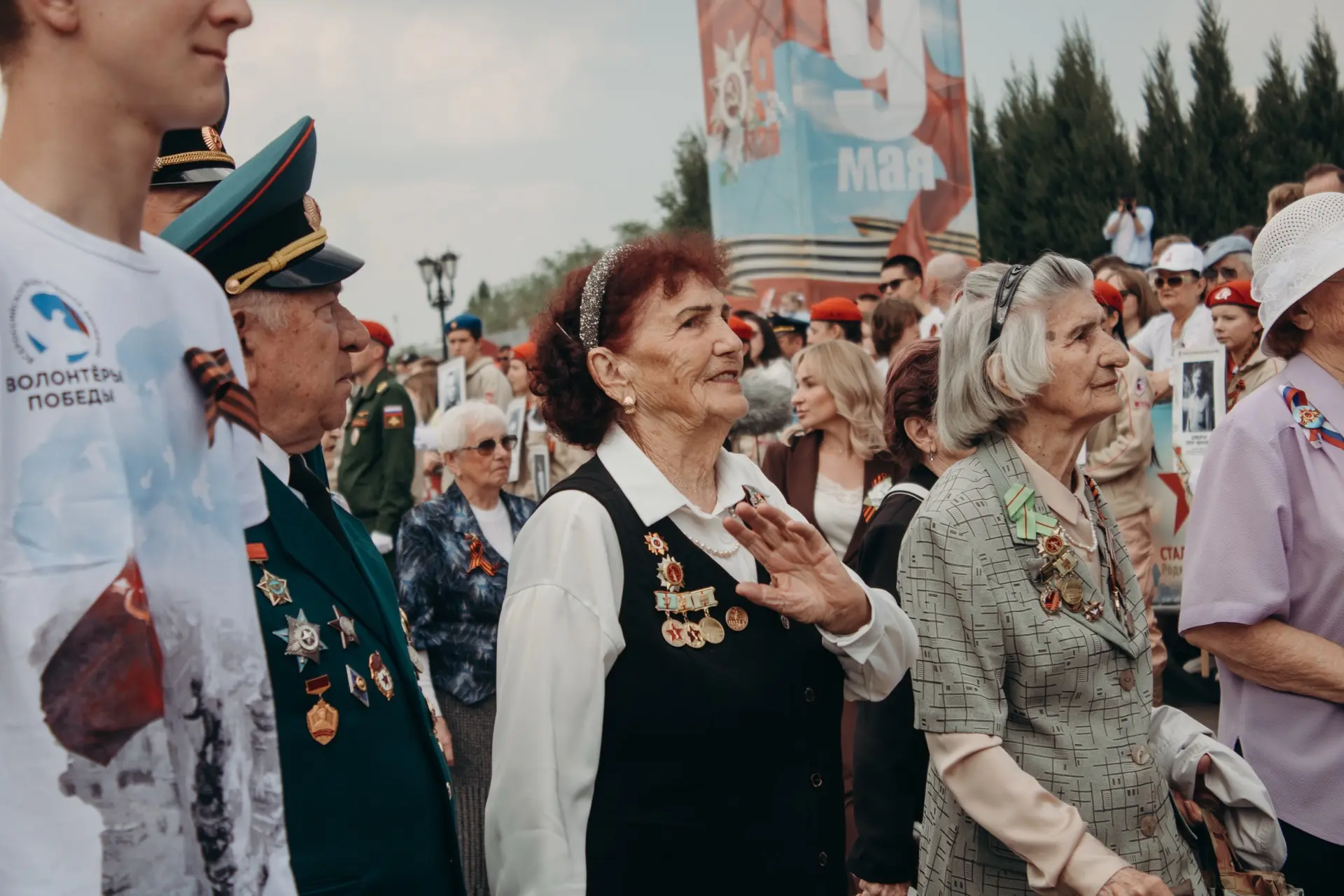 Торжественные парады Дня Победы прошли в десятках регионов по всей стране. Главными героями праздник