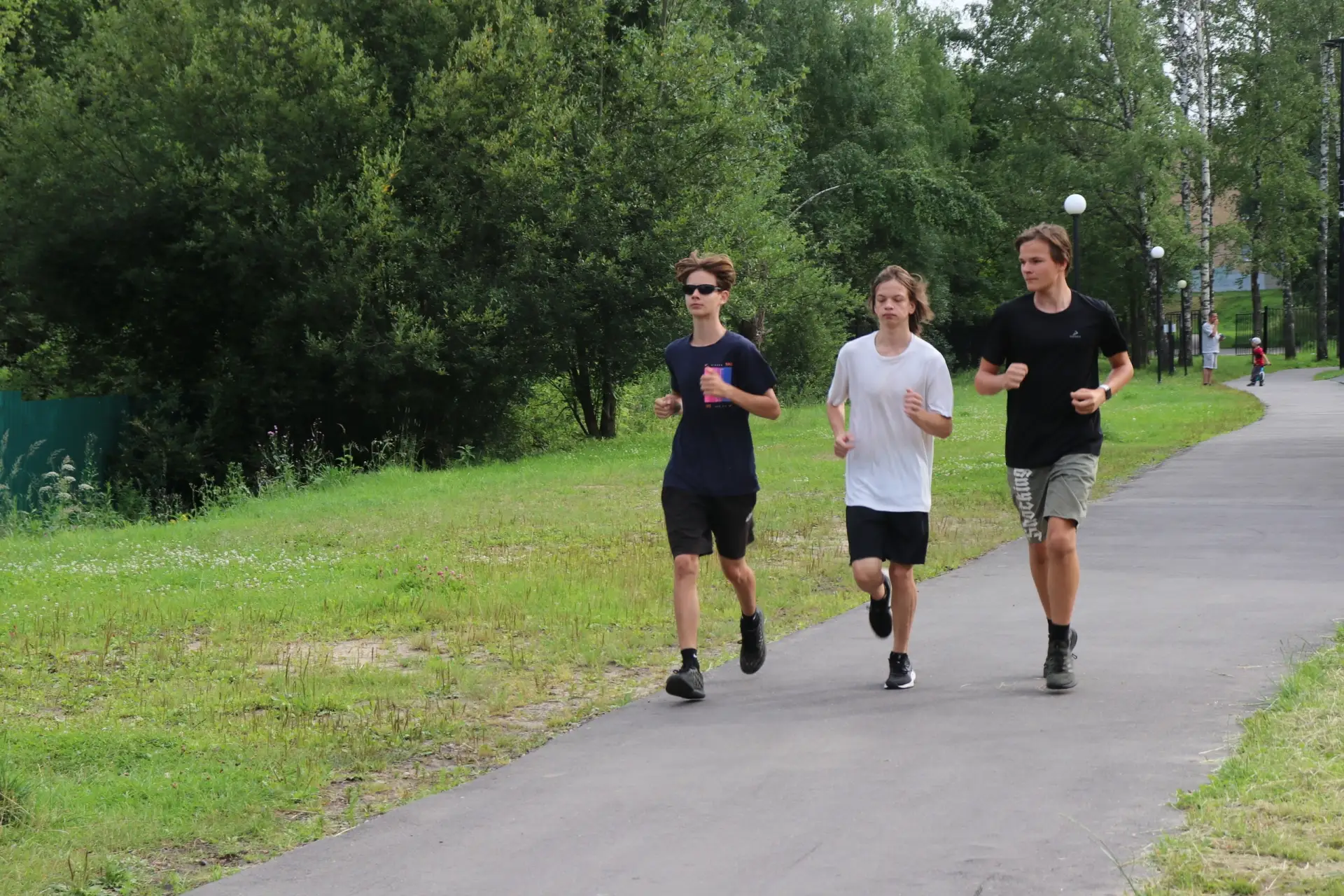 Бег, движение — это жизнь! 🏃‍♂️💪

В парке «Победа» проходят регулярные спортивные занятия по лёгко
