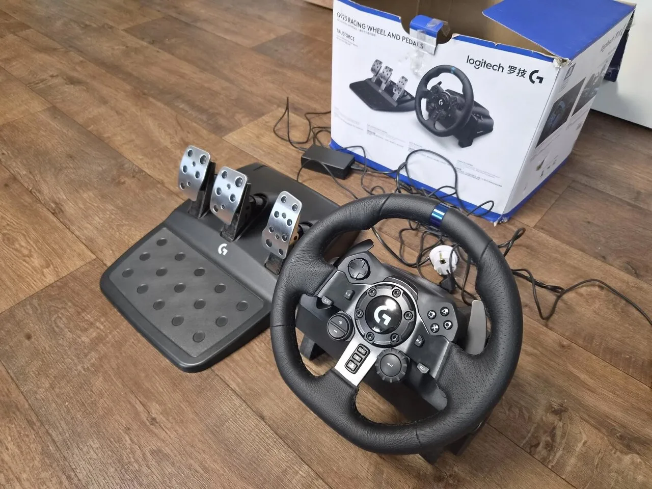 Продам игровой руль Logitech G923 для ПК и консолей, б/у, Шахтёрск, 20 000 руб.
