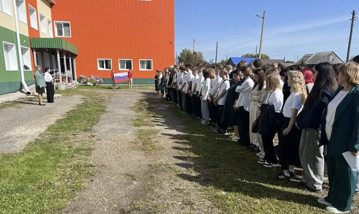 Учебный день в Кривошеинском агропромышленном техникуме: единство, память и закон