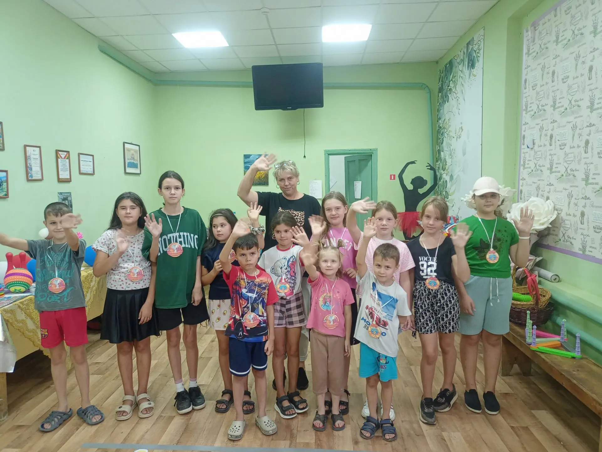 Специалист Денисовского СДК провела для детей спортивное мероприятие "Физкульт привет!"...