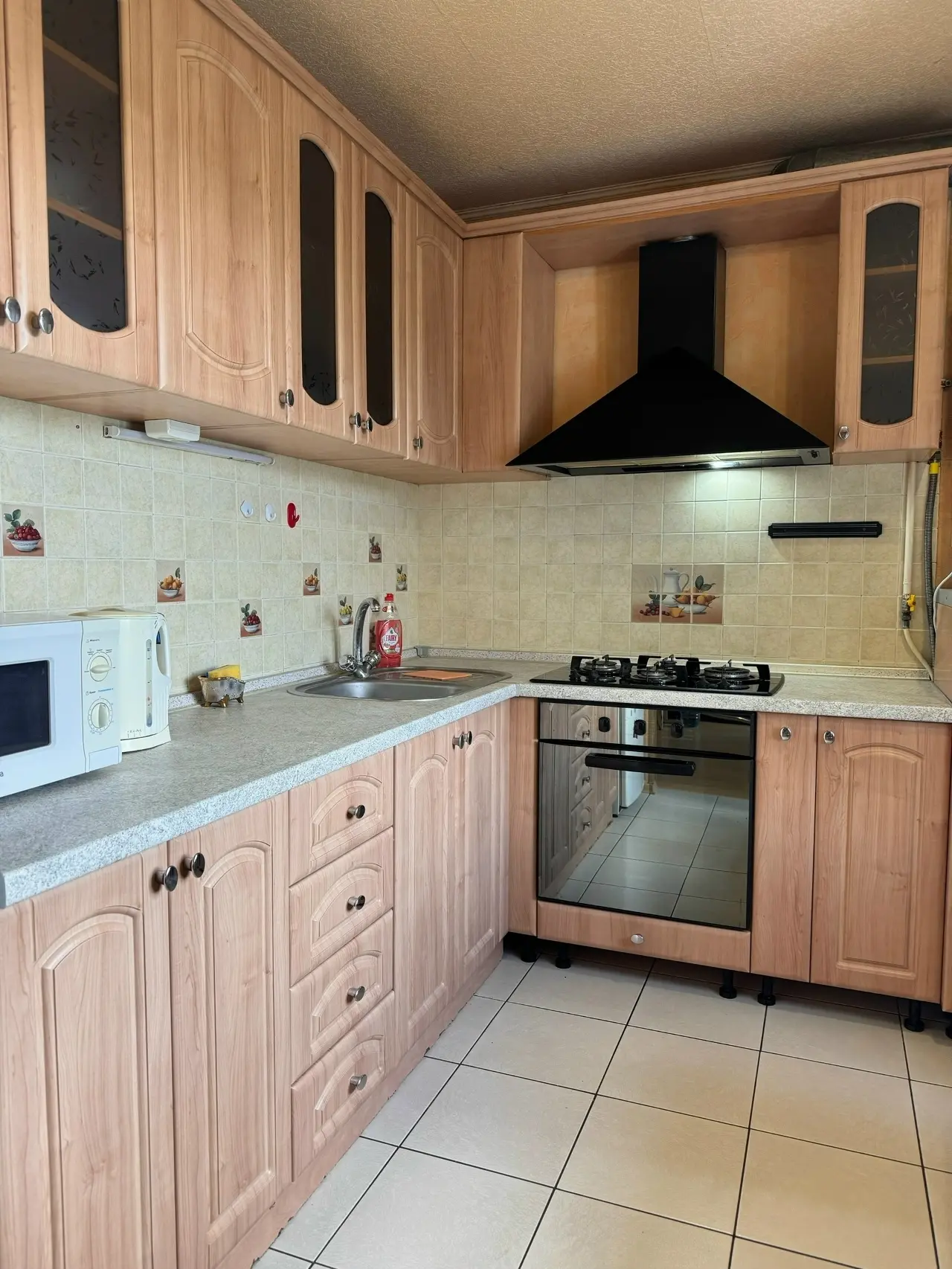 Продам 3-ком. кв-ру в ЦГР с автономным отоплением, пр. Победы 44, 4/4 (крыша домиком, не течет). Общ