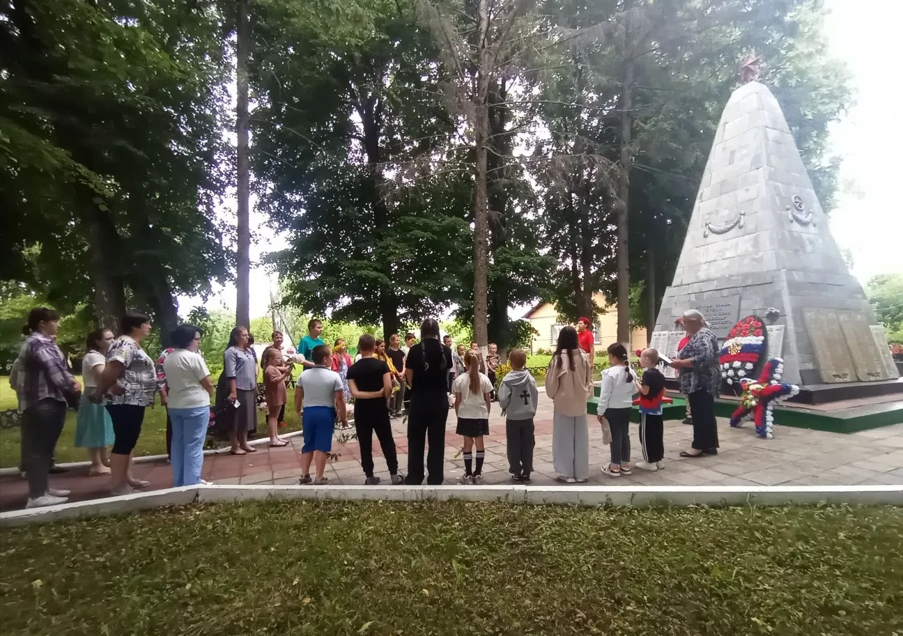 22 июня, в День памяти и скорби, у братского захоронения с. Никольское состоялся траурный митинг, по
