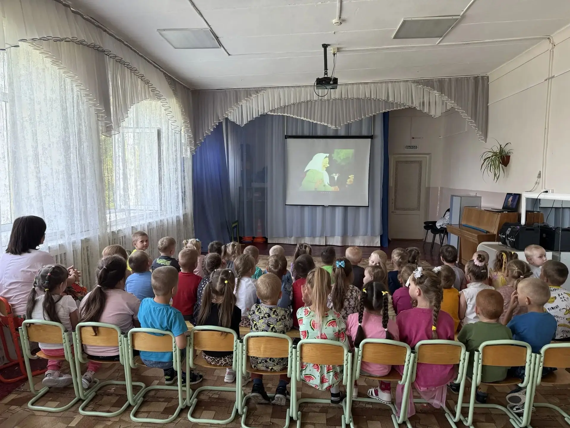 🌼Волшебство «Цветика-семицветика» 

✅Наши дошколята смотрели поучительный мультфильм о девочке Жене