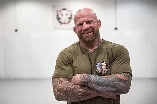 Завтра состоится встреча с легендами спорта — известным бойцом смешанных единоборств Дж...