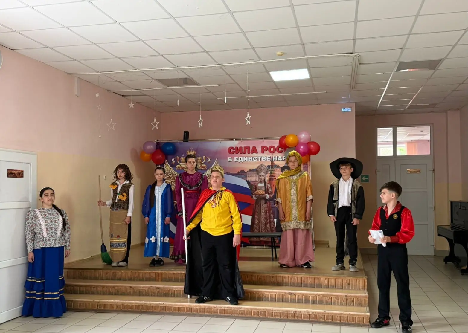 🎭Активисты 5 «Б» класса, талантливые артисты школьного театра, под руководством советн...