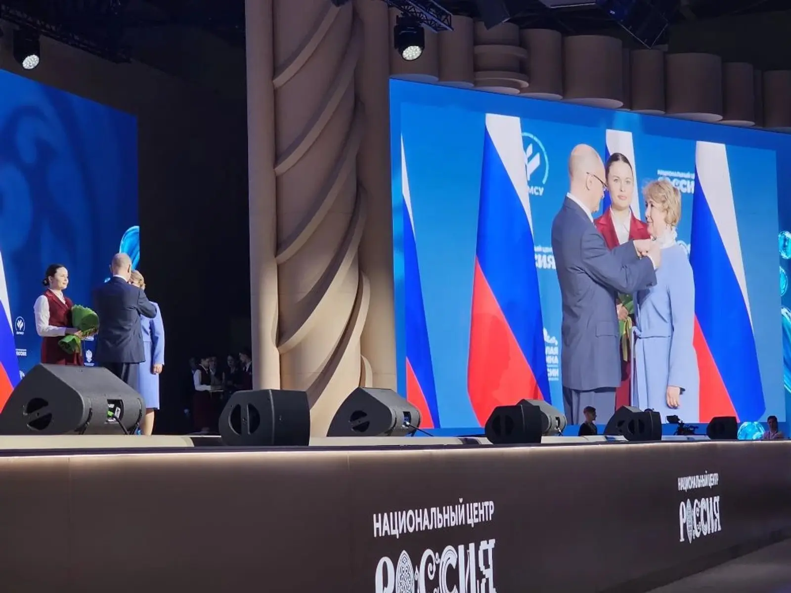 Сергей Кириенко вручил десятки госнаград главам муниципалитетов со всей России  Десятки человек из с