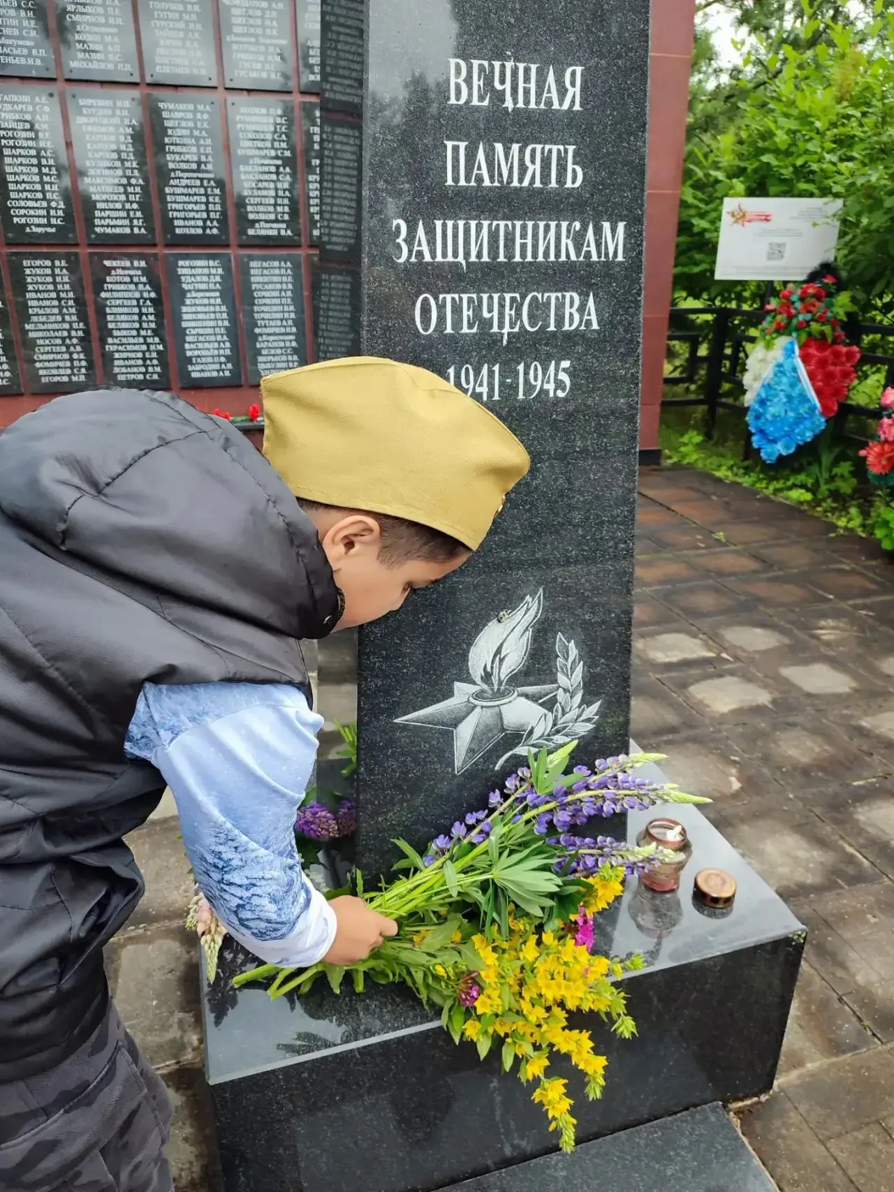 В летнем пришкольном лагере «Маленькая страна» прошли памятные мероприятия, приуроченны...