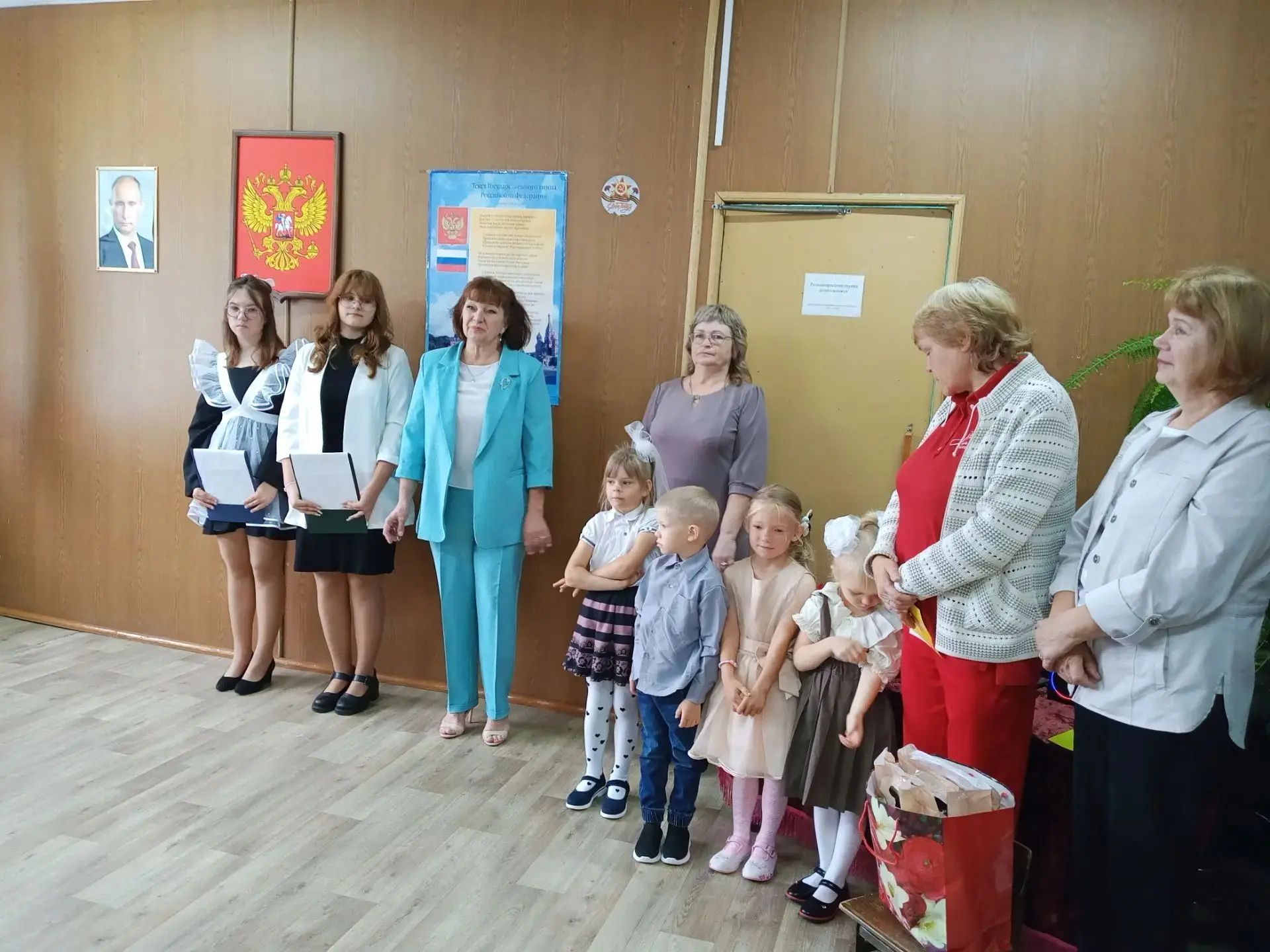 1 сентября наши малыши приняли участие в школьной  линейке,  посвящённой  Дню знаний.