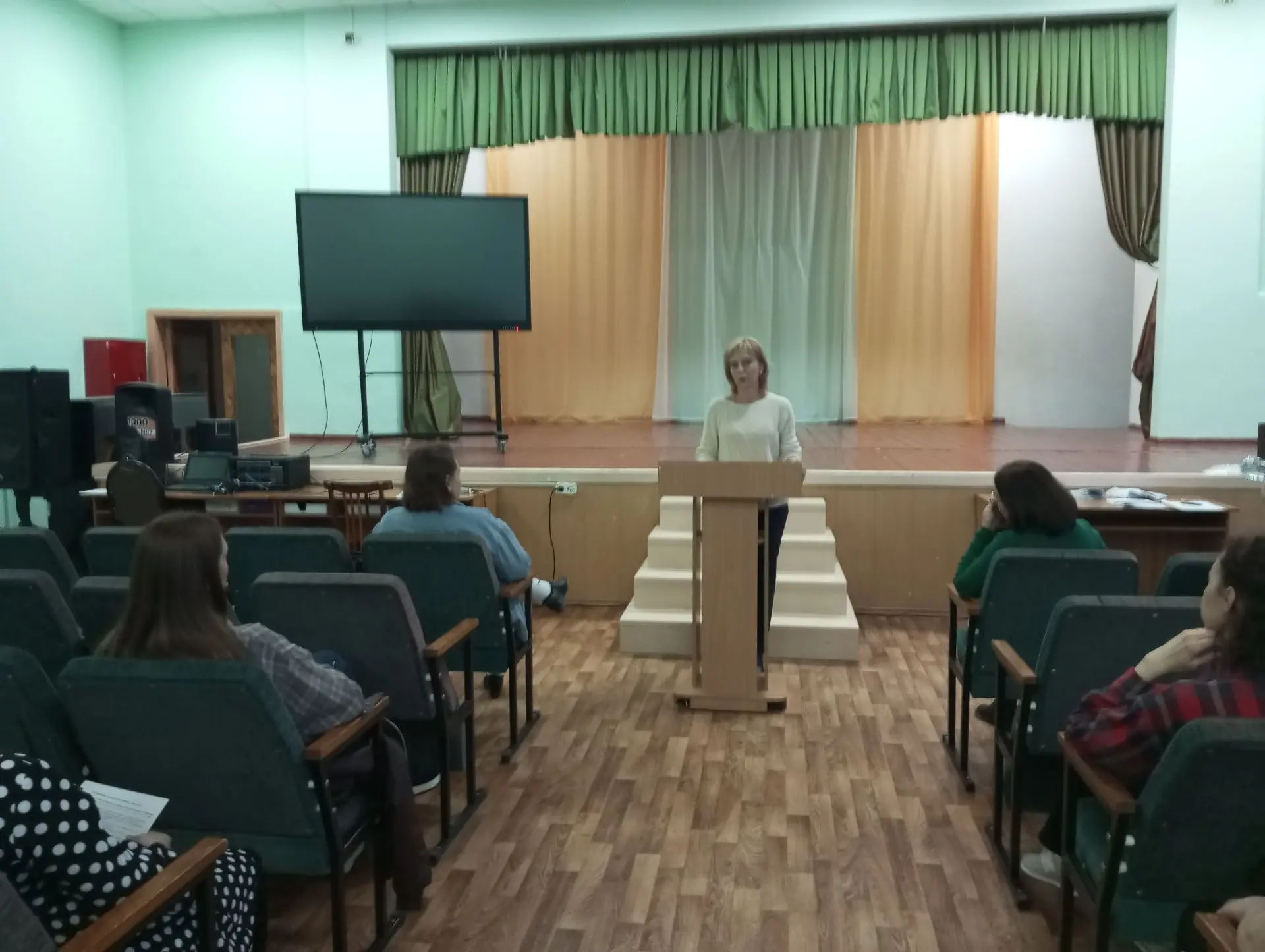 1 апреля в школе прошло   собрание для родителей обучающихся 8-х классов по теме«Как уберечь ребенка