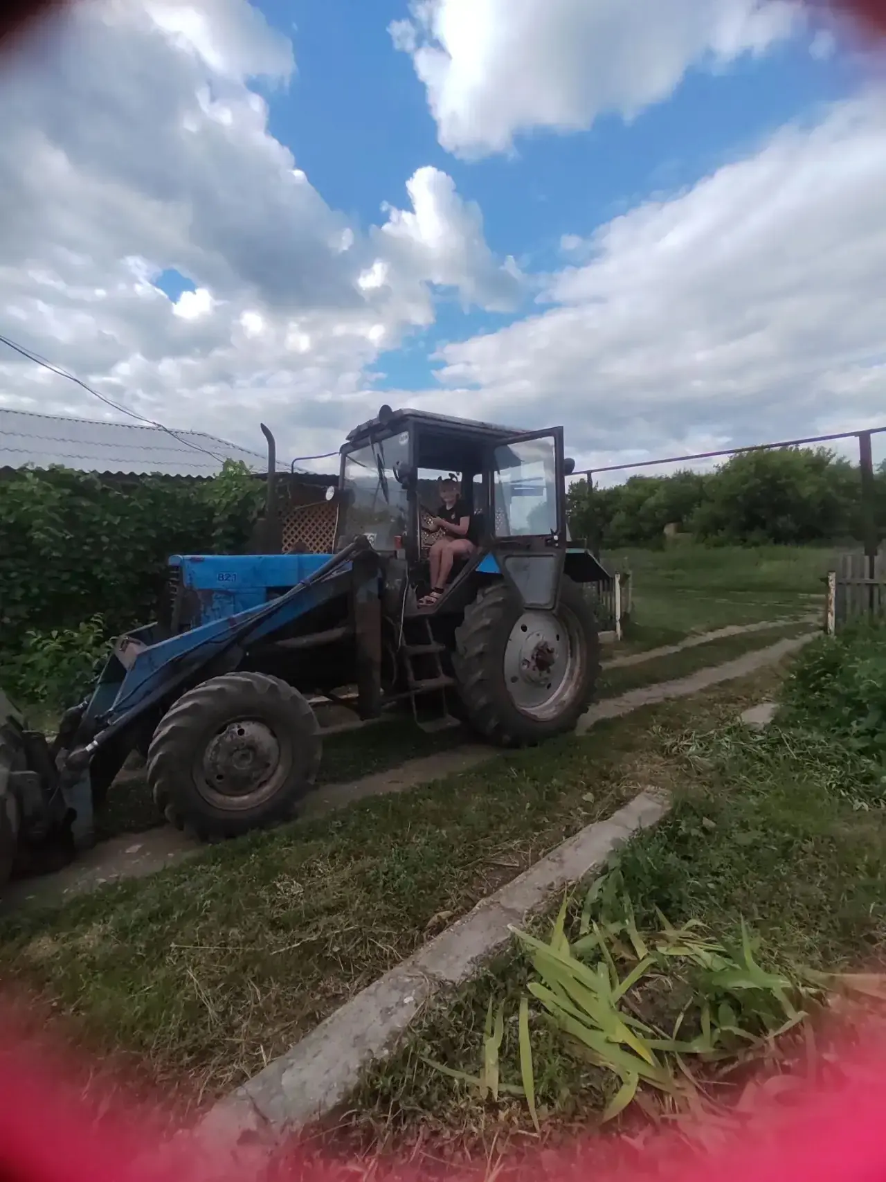 Летние каникулы продолжаются! ☀️

Наша ученица Спатарь Софья поделилась яркими фото с отдыха в дерев