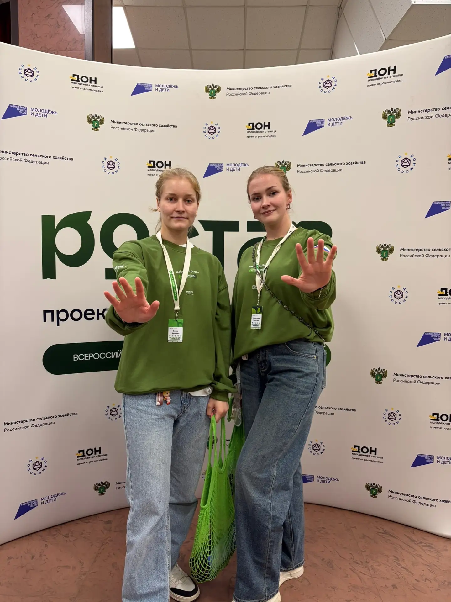 ☺ Пока мы кутаемся в теплые шарфы и воротники курток, потому что в Молочное пришла наст...