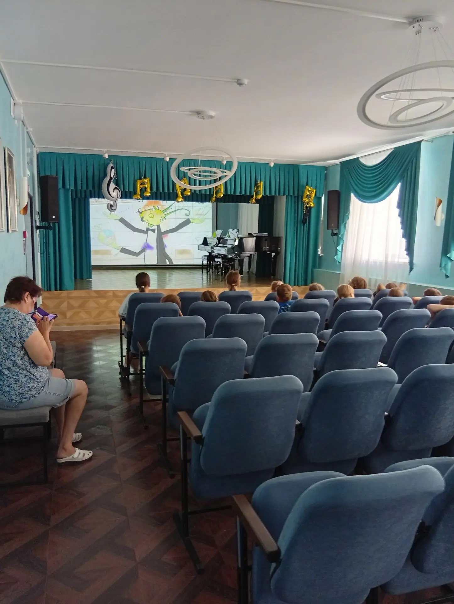 14 июля на экскурсию в музыкальную школу пришли ребята лагеря дневного пребывания школы...