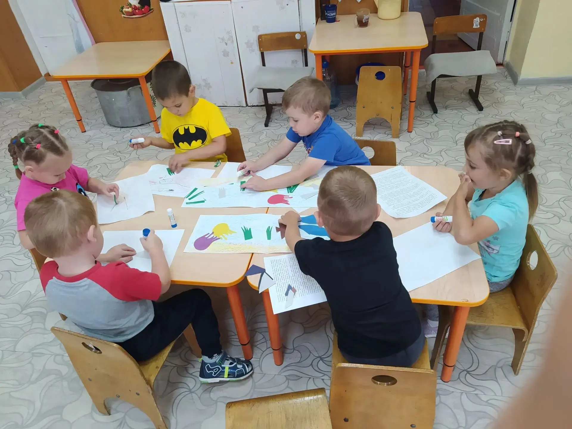 Малыши продолжают свою водную одиссею и сегодня путешествуют в своих познаниях, на дно ...