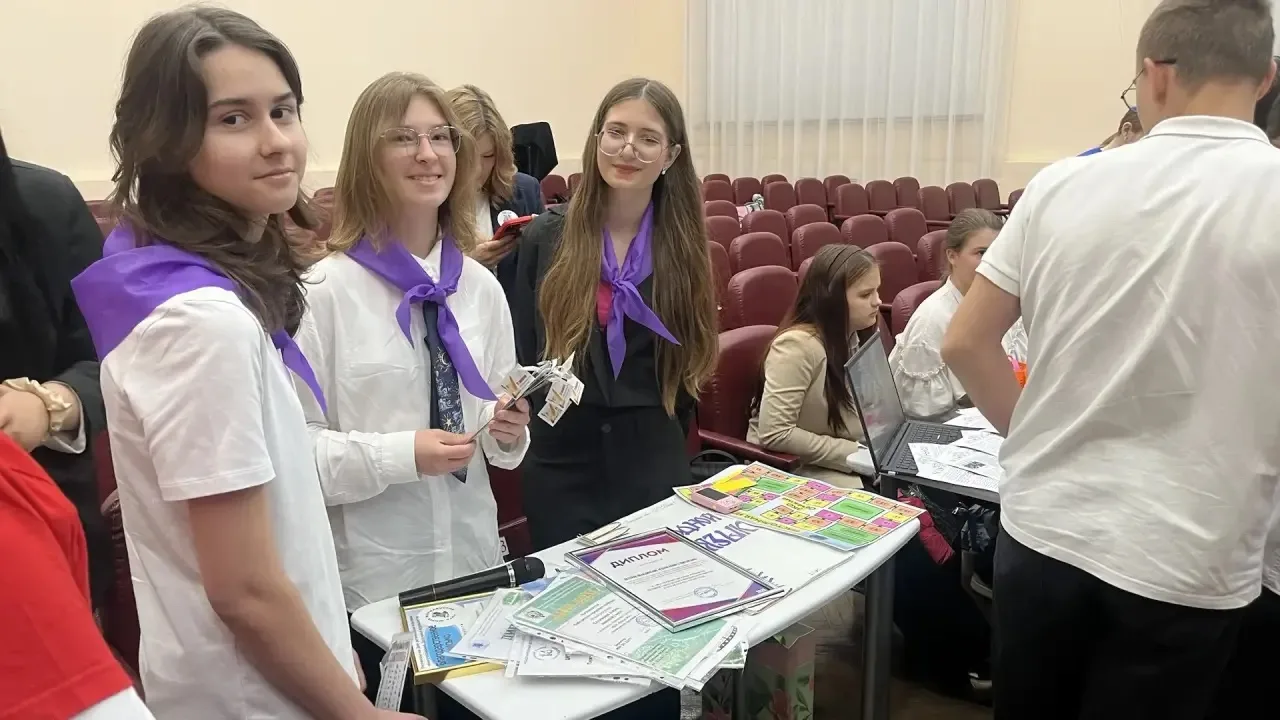 📢 Обучающиеся МАОУ «Школа №10» приняли участие в Ассамблее детских и молодёжных объединений города Р