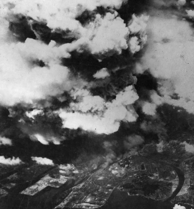 К августу 1945 года Япония уже претерпела стратегическое поражение и искала способы вых...