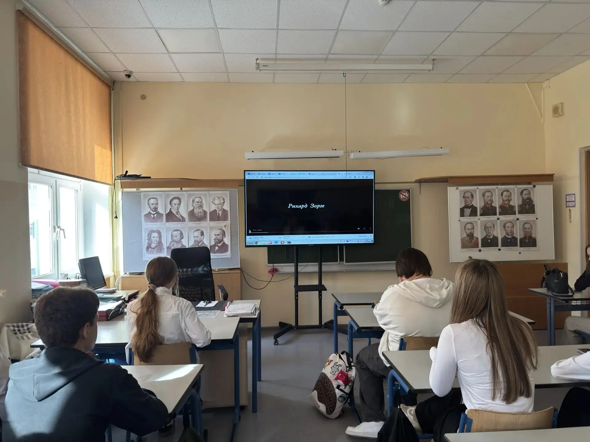 💭 Сегодня на первом уроке для учеников 6–11 классов прошли традиционные занятия цикла ...