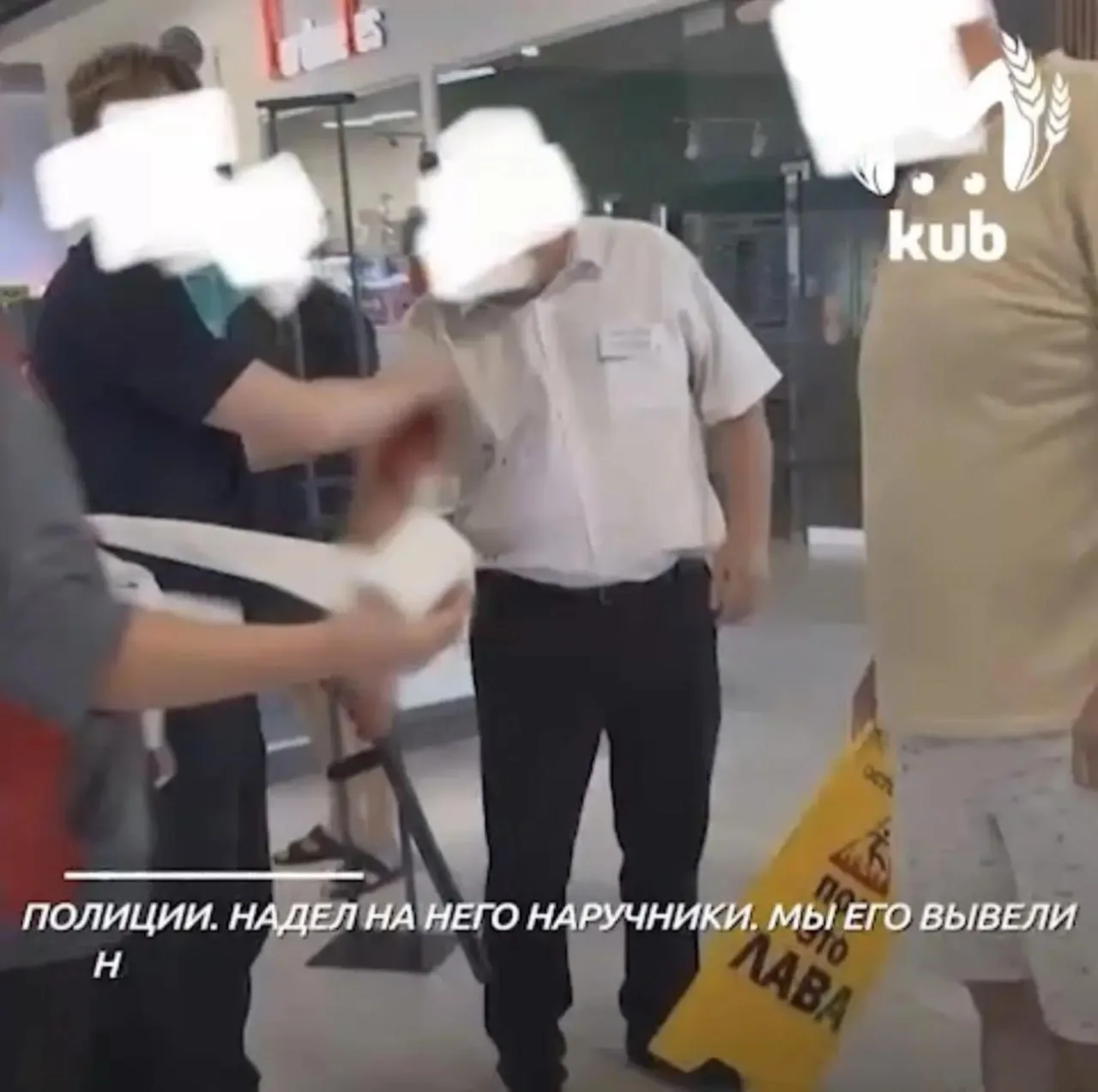 Задержавший парня с ножом в краснодарском ТЦ оказался участником СВО, награжденным орденом Мужества.