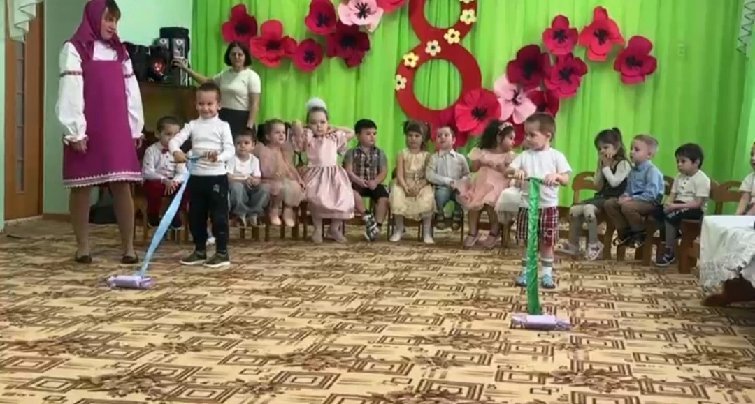 В средней группе "Паровозик" нашего детского сада прошел утренник, посвященный Междунар...