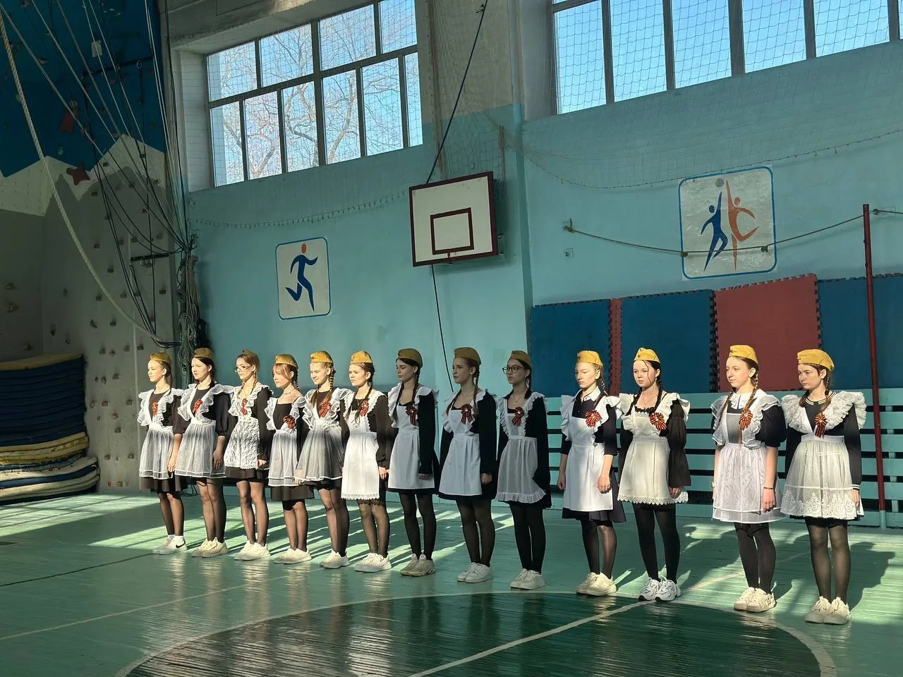 🪖🎖️Школьный смотр строя и песни  17 февраля в нашей школе прошел смотр строя и песни, который стал ч