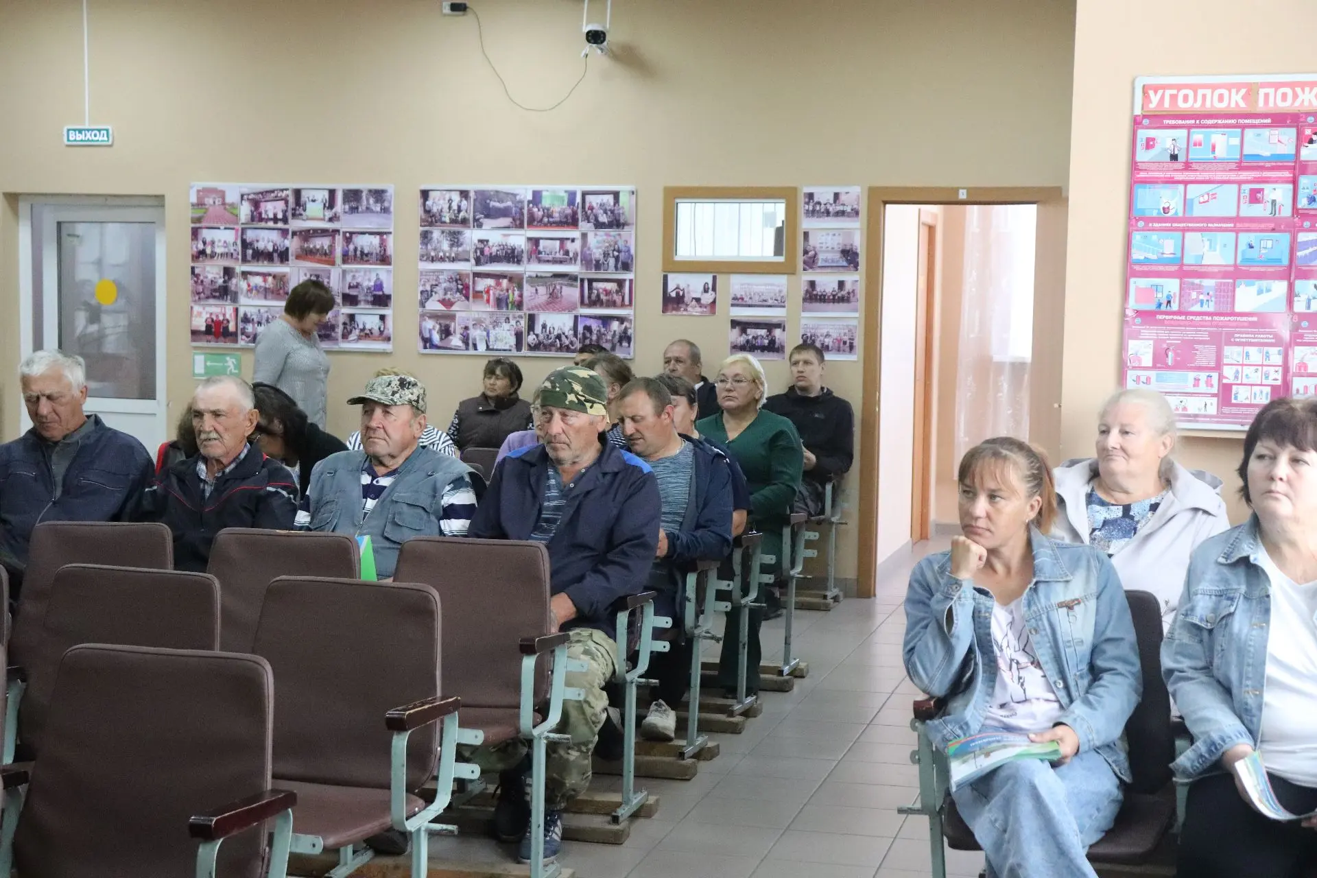 Глава Убинского муниципального округа Олег Фёдорович Конюк и председатель Совета депута...