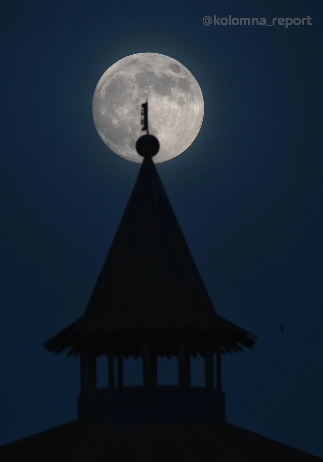 🌔 Полная Луна над Коломенским кремлём

📸 Игорь Михайлов

✅Коломна Актуальная. Подписаться