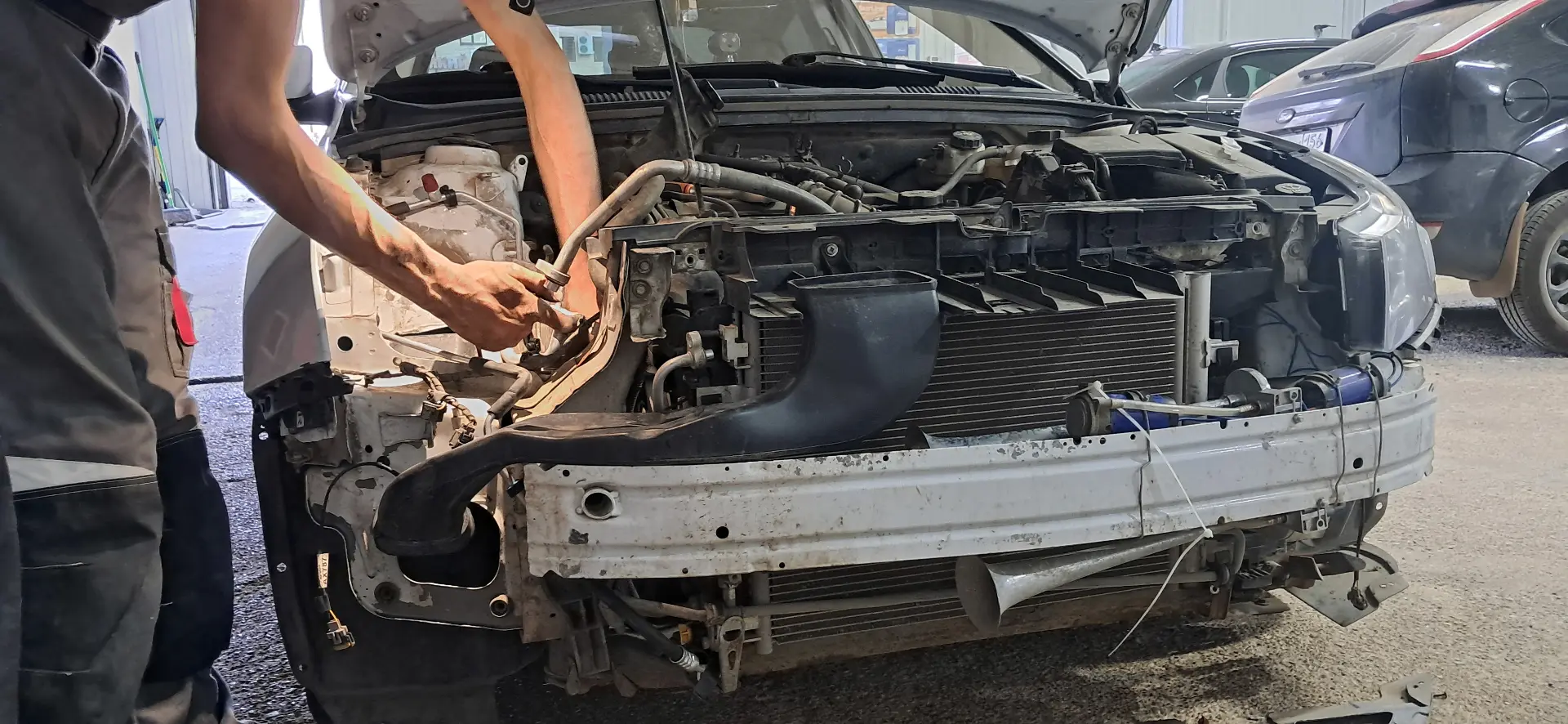 🚘 Автомобиль Шевроле Круз. Пришлось разобрать всю «морду», чтобы заменить трубку конди...
