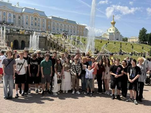 Выпускники 11 класса получили аттестаты!
В честь такого события ребята отправились в путешествие в С