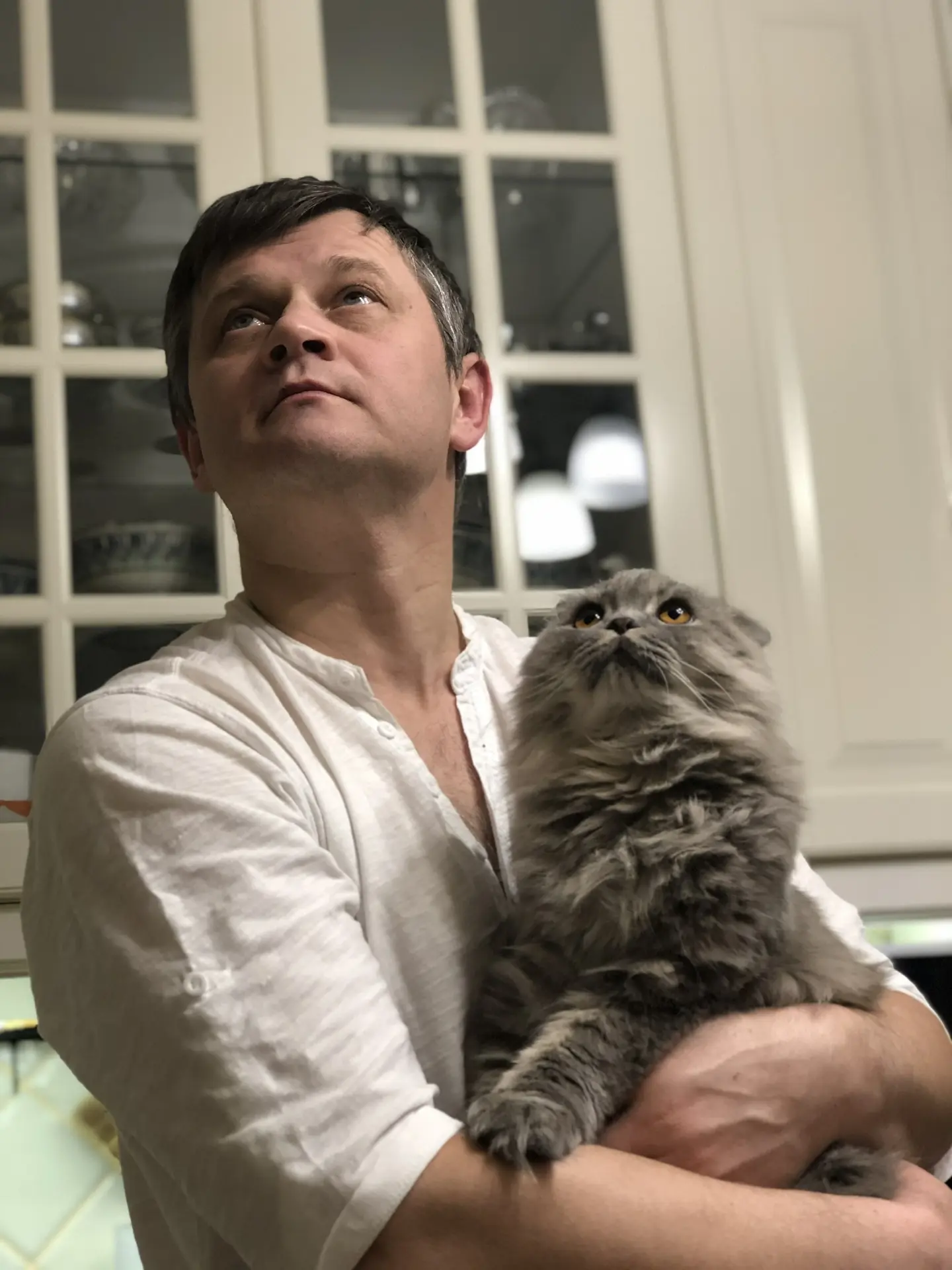Слева мамин кот.
Справа наши мыши.
И алабаиха, что умеет улыбаться 

Несите своих пушистых боссов в 