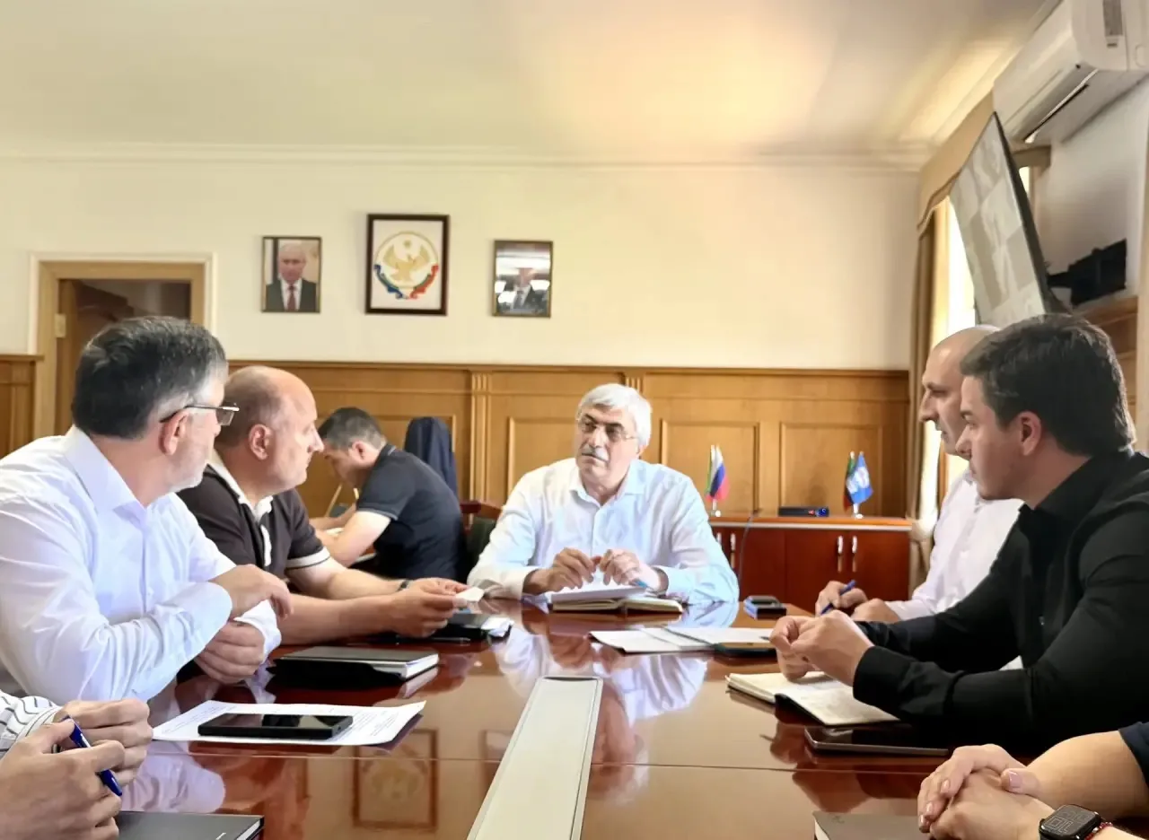✔️Глава Новолакского района Мамати Гамзатов  провел сегодня совещание, на котором заслушал доклады з