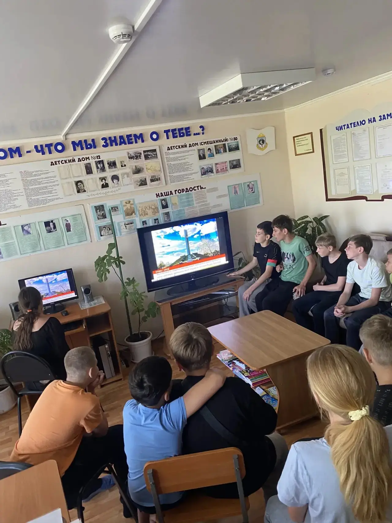 Сегодня дети смотрели видеоролики о памятниках великой отечественной войны. Наблюдая  з...