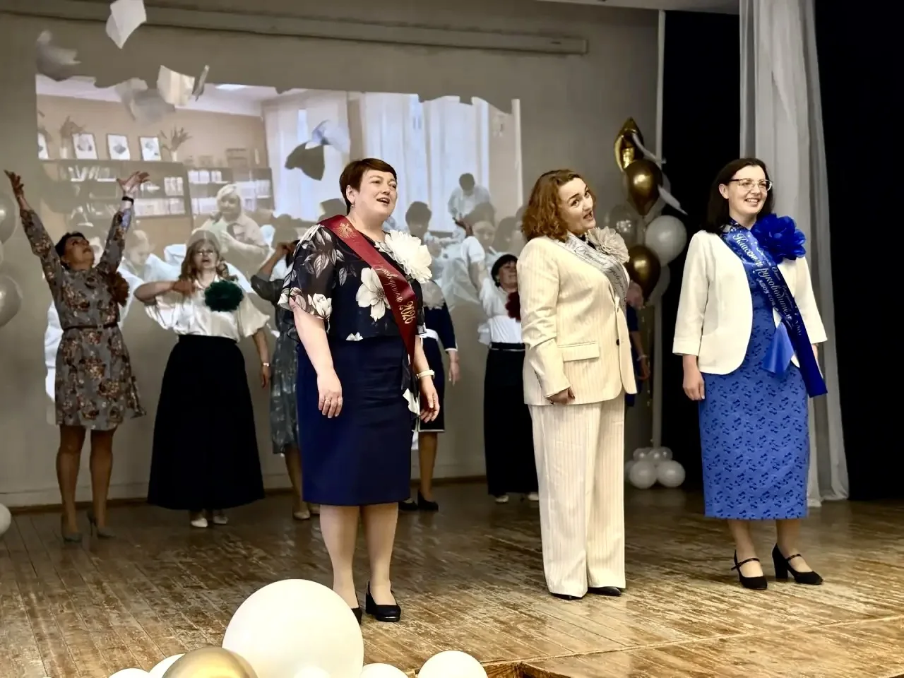 ПОСЛЕДНИЙ ЗВОНОК 2026 🎊  В нашей школе прошёл особенный и очень трогательный праздник — Последний зв