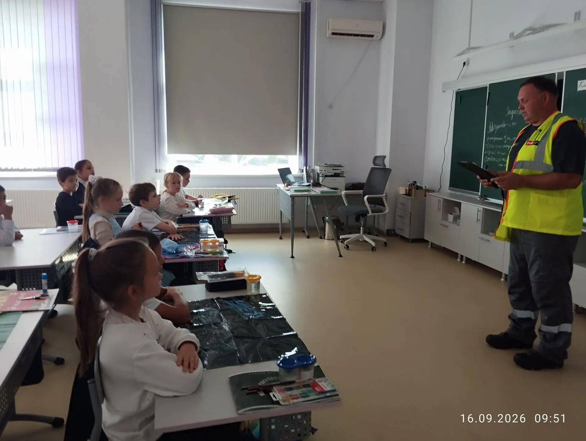 🚂 ⚠️ «Железная дорога — не место для игр!» — с таких слов бригадир Дурминов И. Н. нача...