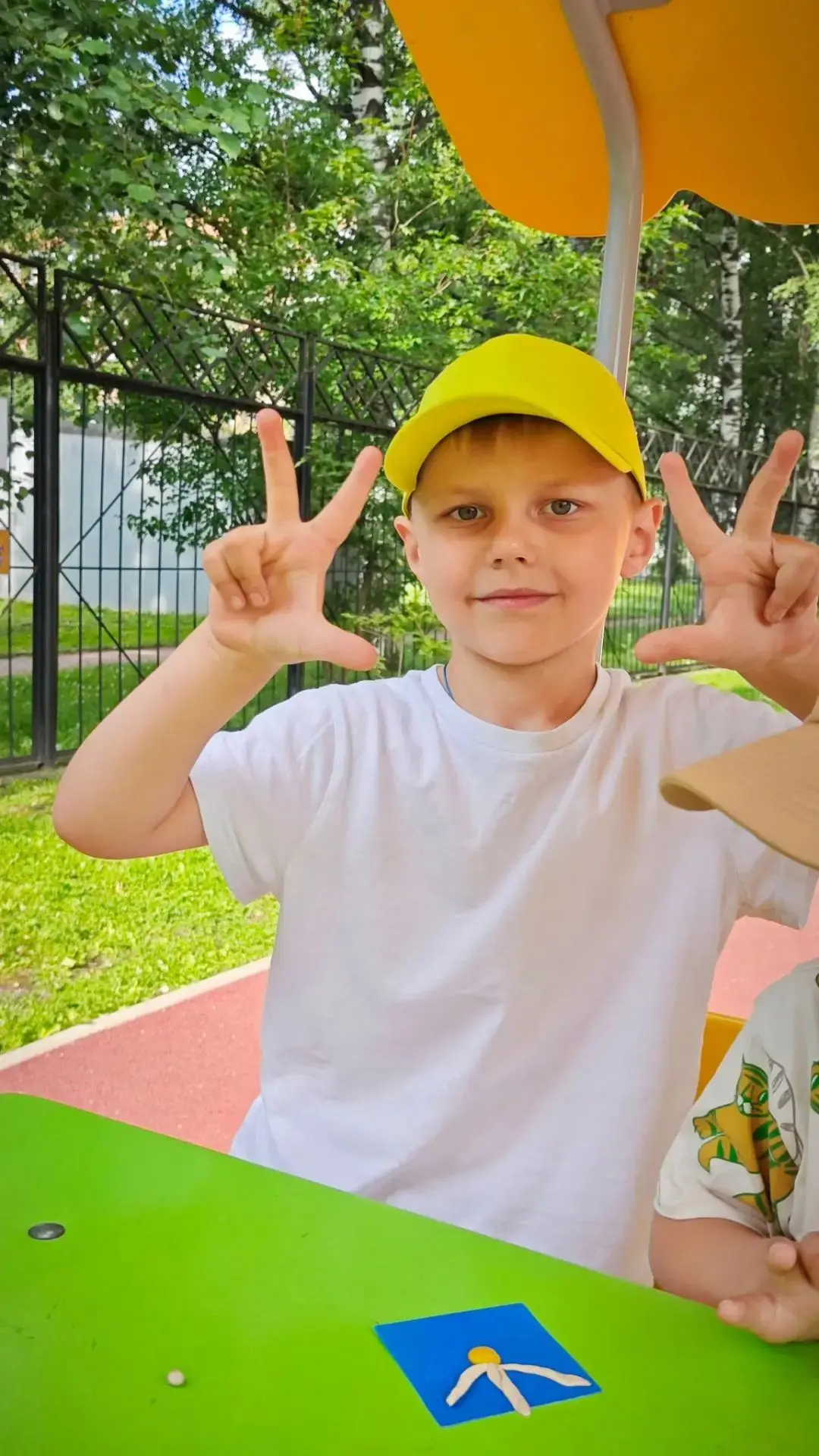 Лето в ладошках: наши полевые фантазии! 🌿🌸

Сегодня наши маленькие волшебники превратили кусочки п