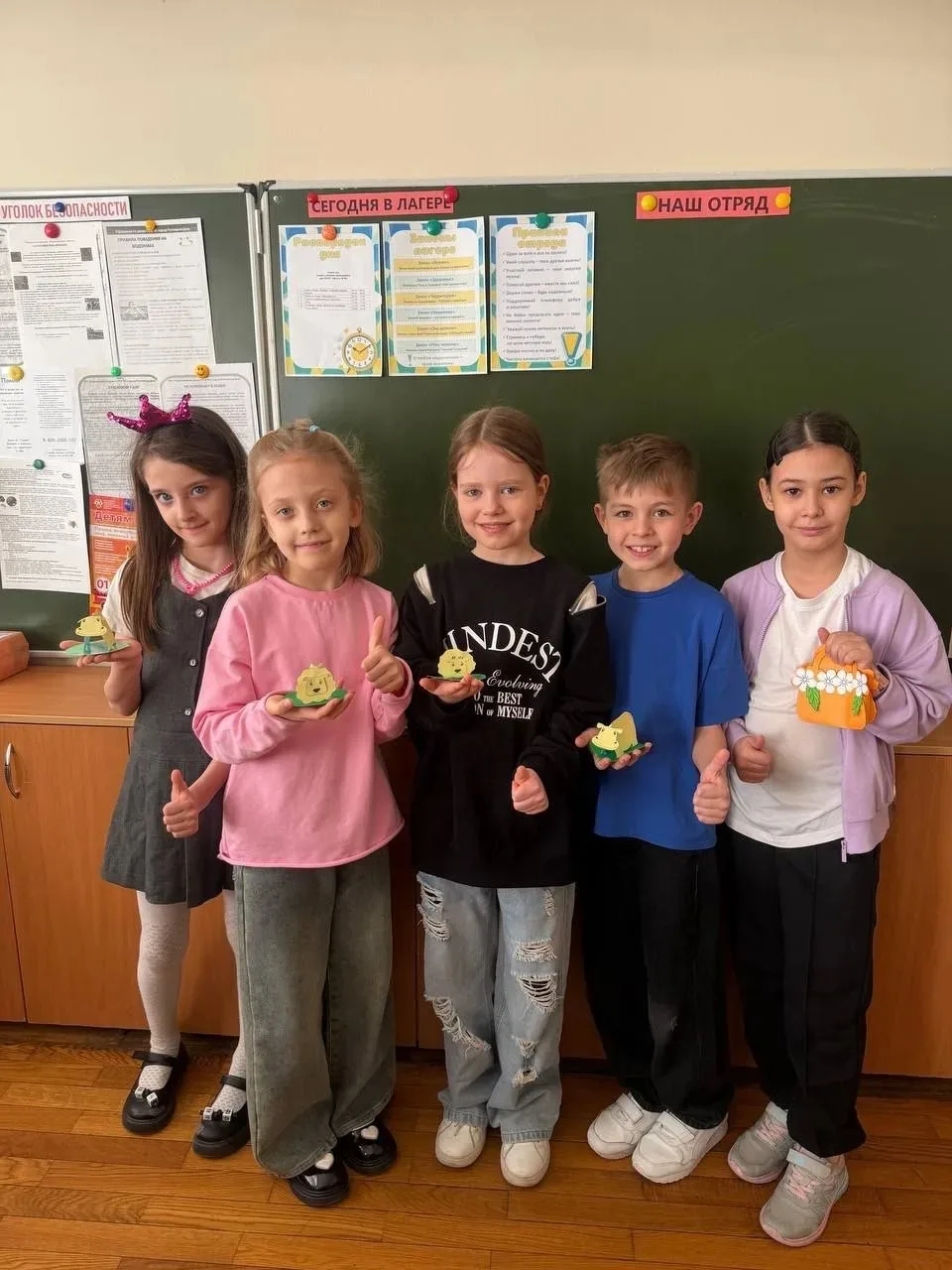 💐 Весенние каникулы: день второй 🚀🚀🚀. 🌺 31 марта ребята 2 "А", 2 "В" и 2 "Г" классов  занимались тво