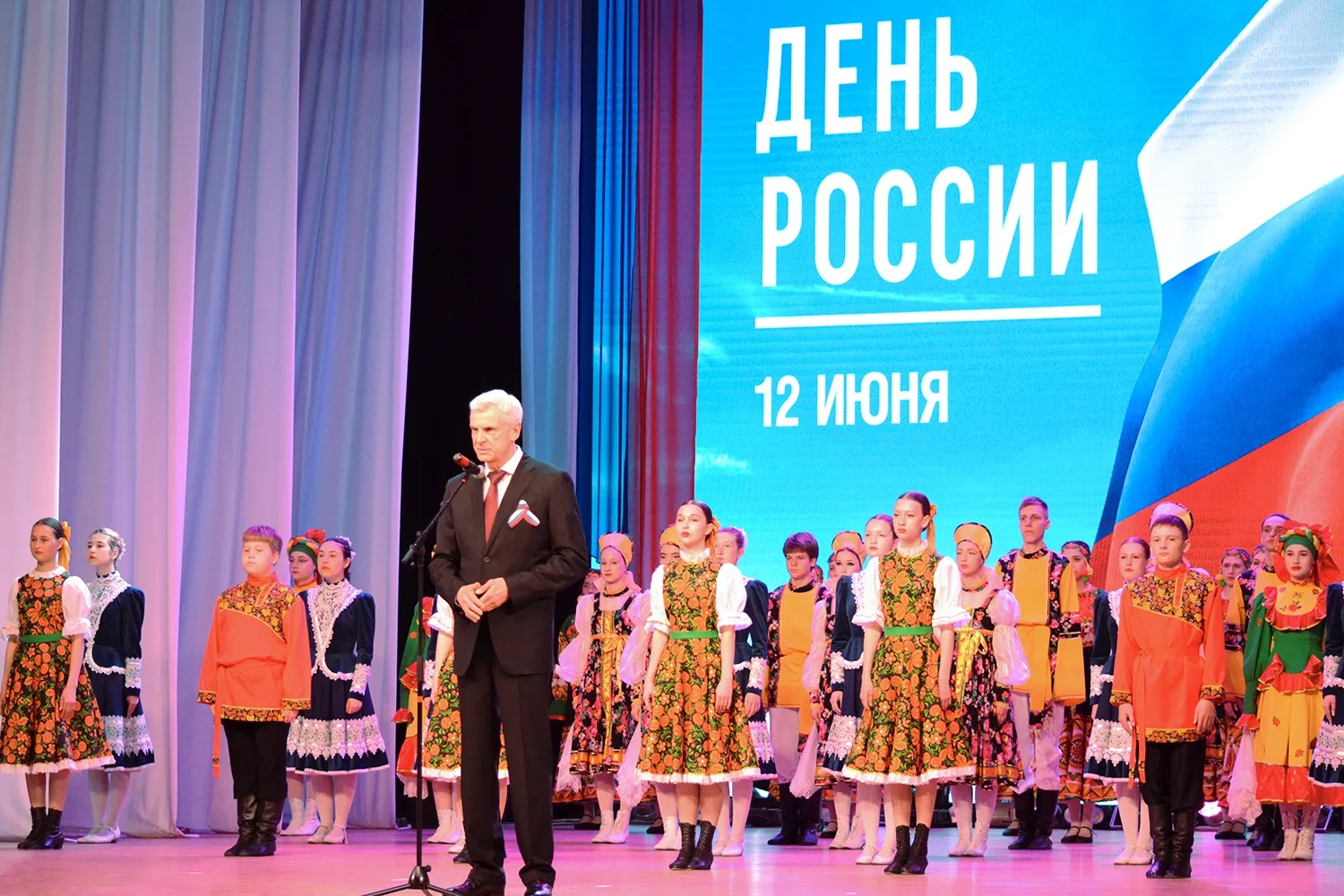 ✨В преддверии Дня России в Центре культуры прошел праздничный концерт. Гостей встречал оркестр духов