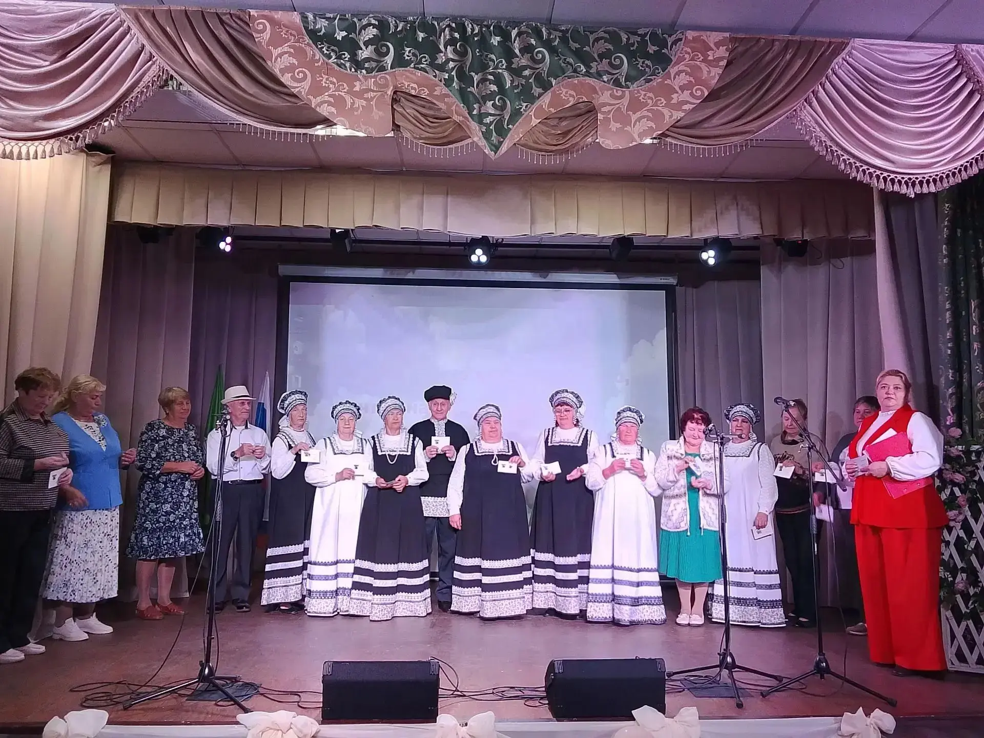 В рамках празднования 165-летия села Алехино, награждали активистов, которые принимают ...
