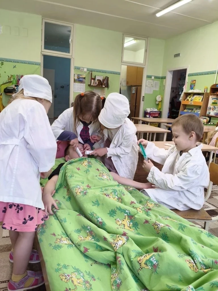 🩺 Белые халаты и добрые сердца: День медицинской сестры в группе «Смешарики»