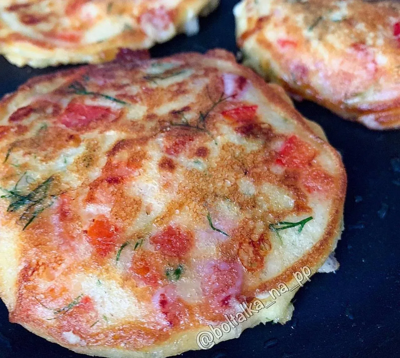 🍕 Оладьи со вкусом пиццы  Вкусно, сочно и без угрызений совести! Отличный завтрак, обед или перекус 
