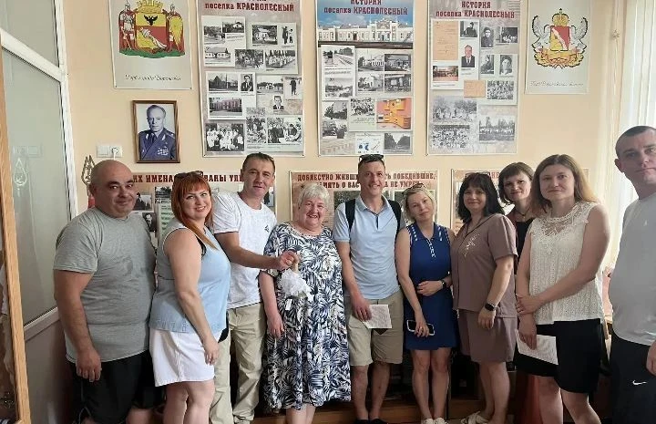 Нашему старому школьному звонку в этом году необыкновенно везёт. Несмотря на то, что закончился учеб