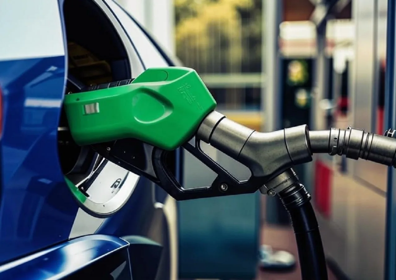 ⛽️ В Оренбурге сеть АЗС ограничила продажу бензина в одни руки

🔻 Сеть заправок «Татнефть» ограничи