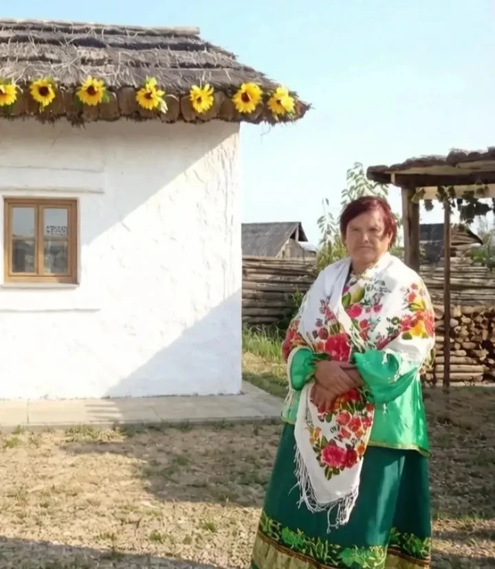 Продолжаем говорить о наших вышивальщицах. Сегодня 🧵 Всемирный день вышивки 

Знакомьтесь: Ольга Ив
