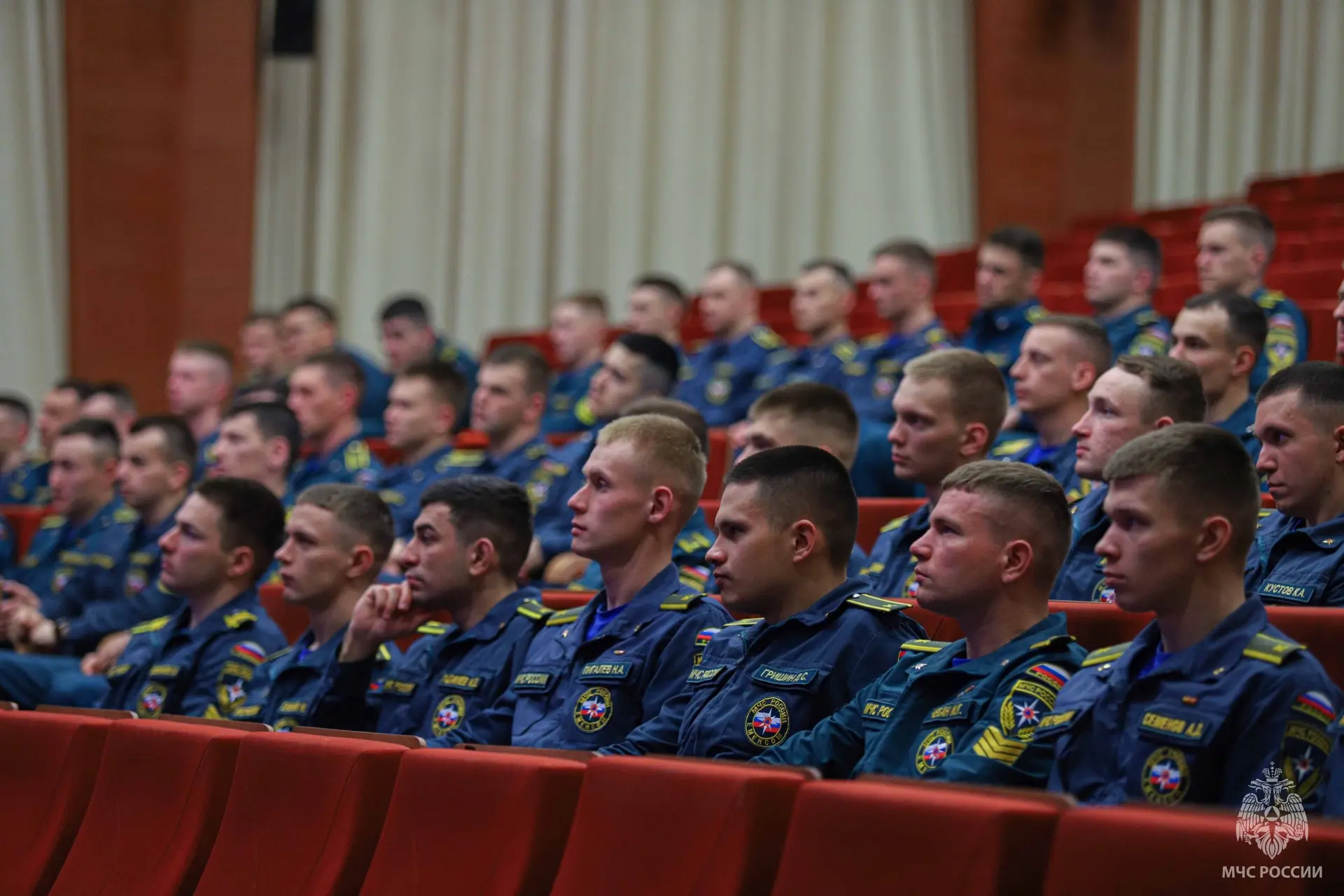 📌Сотрудники Главного управления выступили перед выпускниками Академии гражданской защиты   Руководит