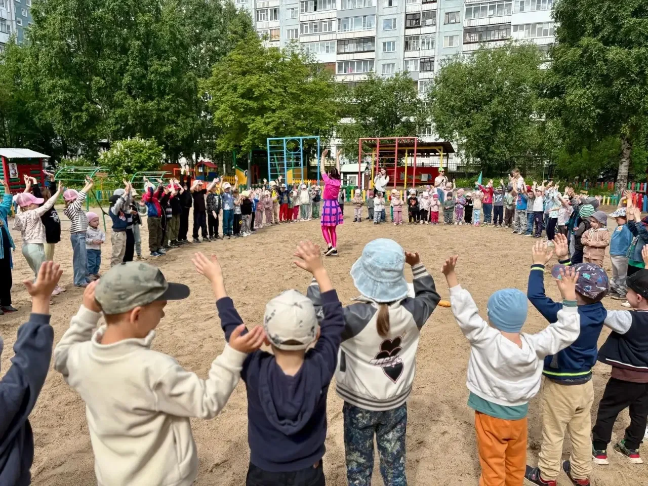Волшебный день в нашем детском саду! ✨

Сегодня у нас случилось настоящее праздничное чудо: к ребята