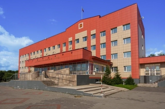 Наехал на штырь: компания требует 200 тысяч за поврежденное авто