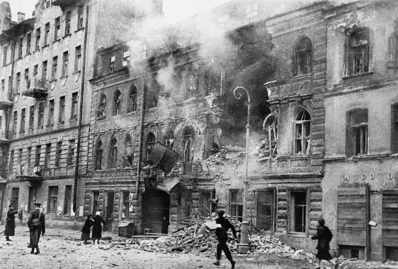 🕯️ Сегодня 85 лет со дня начала блокады Ленинграда — одной из самых страшных и героиче...