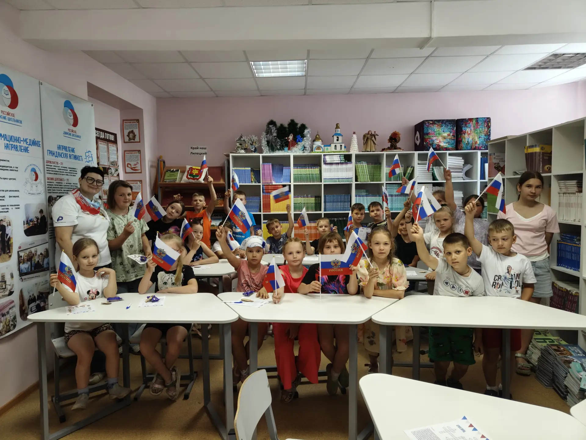 12 июня — День России! 🇷🇺

В этот важный для нашей страны день в нашем пришкольном лагере царила а