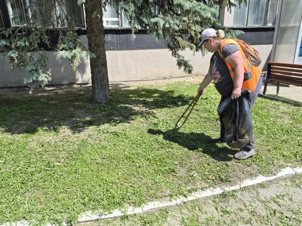 В районе продолжаются мероприятия по благоустройству.

Ведутся работы по механизированной и ручной о