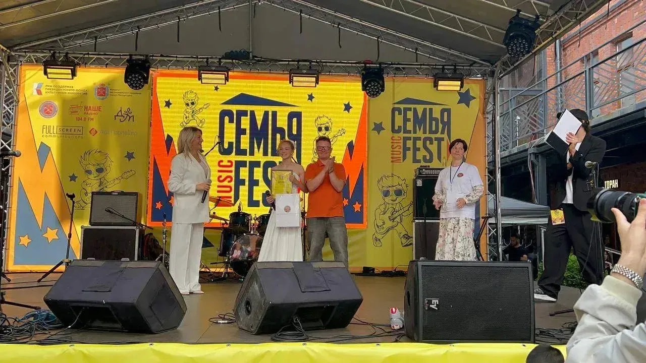 🎼 СТЕФАНИЯ ДУХОВА ЗАВОЕВАЛА ПЕРВОЕ МЕСТО НА МУЗЫКАЛЬНОМ ФЕСТИВАЛЕ В САНКТ-ПЕТЕРБУРГЕ

➡️ В Санкт-Пе