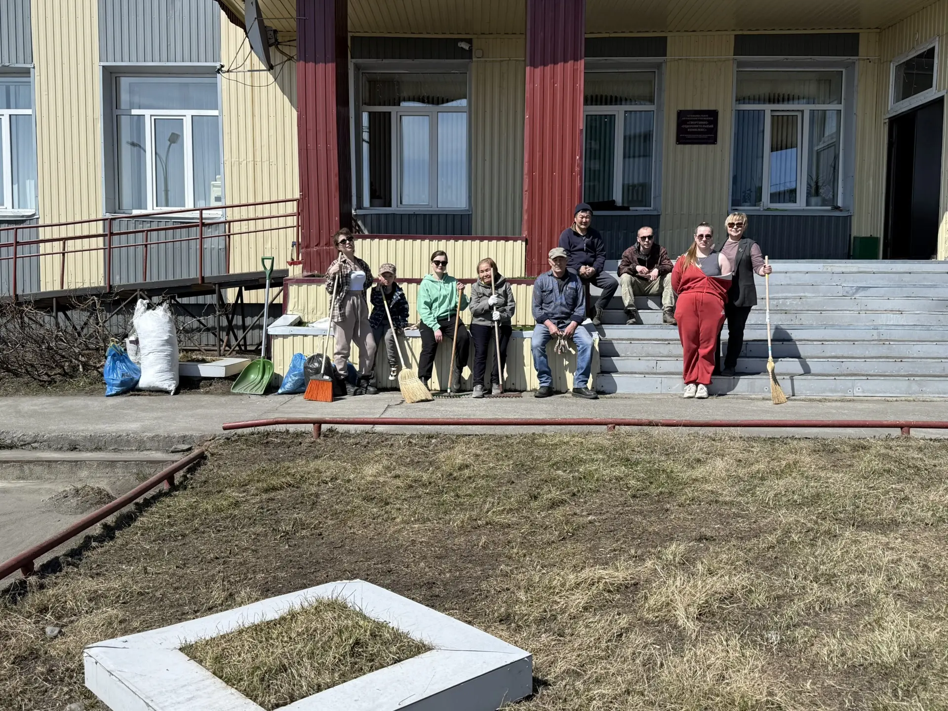 Наш дружный коллектив принял активное участие в экологическом субботнике «Зеленая весна -2026»🍀🌱. 
